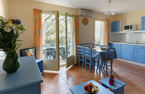 Gaujac House | Provencal-style maisonette with communal pool