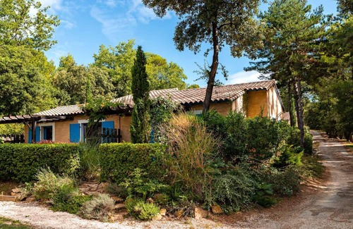 Gaujac House | Provencal-style maisonette with communal pool
