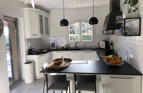 Biot Villa | Provencal villa, pool, sea views quiet, old village of Biot
