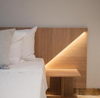 Las Lomas I Apartment | Provenza Lux Apartment l Guest Friendly l Fast Wifi l 9 Guest