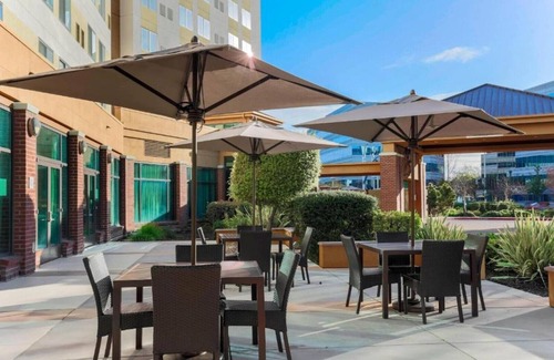 Campbell House | Pruneyard area business hotel just steps from VTA light rail
