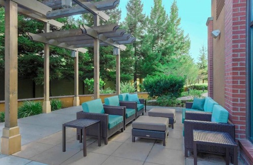 Campbell House | Pruneyard area business hotel just steps from VTA light rail