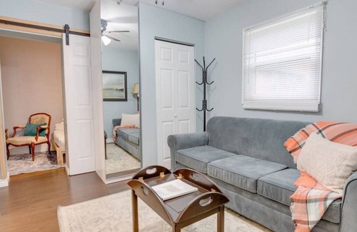 Kingsville Apartment | Prvt 2 Bdrm Apt @ The Kingsville House!