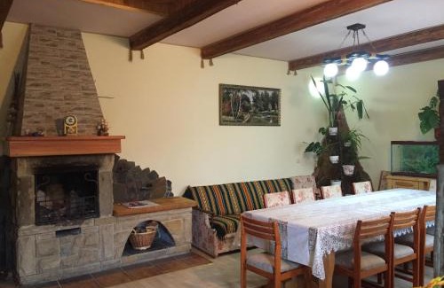 Yaremche Cabin | Pryvatna sadyba Svitanok