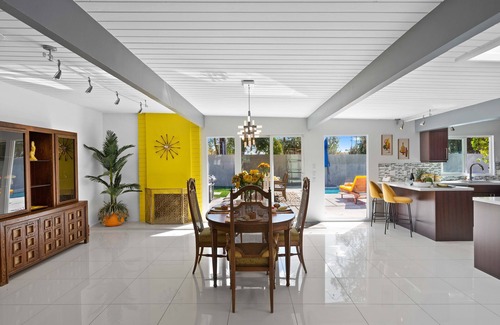 Sunmor House | PS Hipster: Mid-Century Charm and Whimsy With Modern Comfort