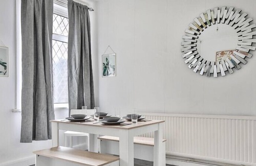 Rotherham House | Psalters Lane - A newly refurbished, fully serviced house on a quiet residential street with plen...