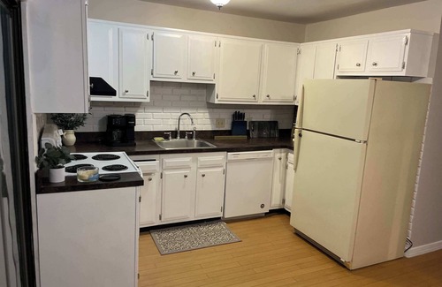 State College House | PSU 2br/2ba Townhome w Parking Near Campus & Stadium