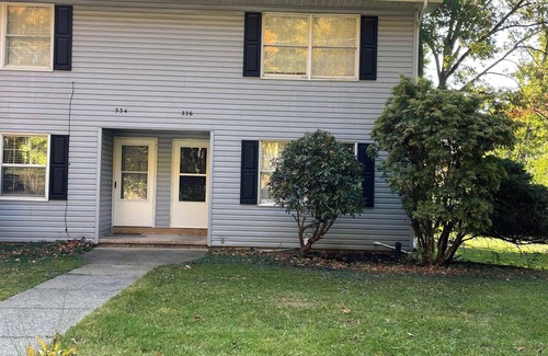 State College House | PSU 2br/2ba Townhome w Parking Near Campus & Stadium