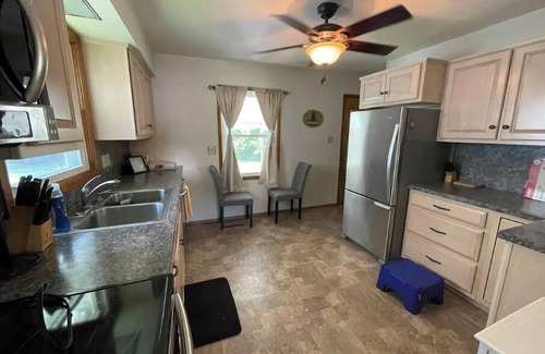 Pleasant Gap House | PSU Spacious Home. Free Parking, WiFi, Back Yard.