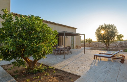 Ragusa Villa | Psyke, villa with private pool near the golf courses a few km from the sea