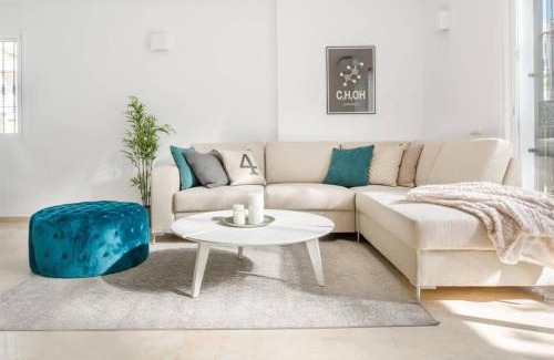Marbella House | PUERTO BANUS SWIM SPA REAL PADDLE CLUB SISU HOTEL