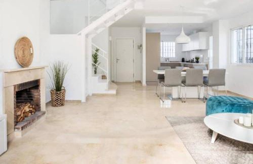 Marbella House | PUERTO BANUS SWIM SPA REAL PADDLE CLUB SISU HOTEL
