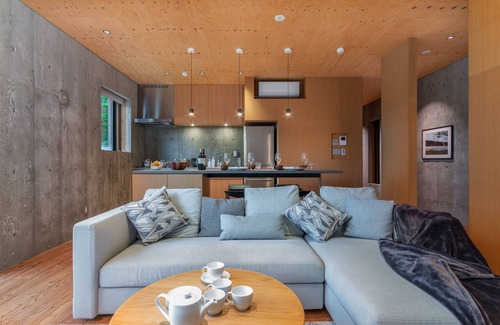 Hirafu House | Puffin by H2 Life