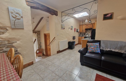 Whitland Cottage | PUFFIN COTTAGE, pet friendly, character holiday cottage in Llanboidy