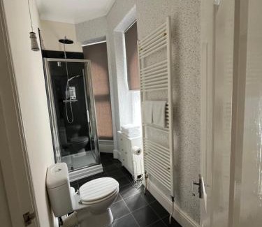 Hele Apartment | Puffins Nest, close to Tunnels Beach & Harbour with Parking