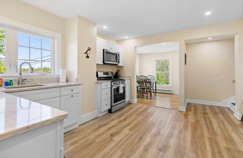 Saint George House | Puffins Perch, romantic cottage perched above the St George River