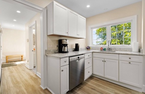 Saint George House | Puffins Perch, romantic cottage perched above the St George River
