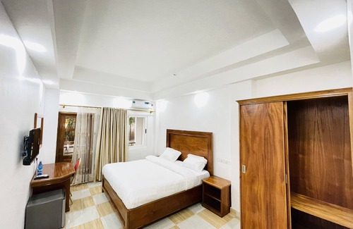 Entebbe Hotel | PULICKAL HEIGHTS HOTEL