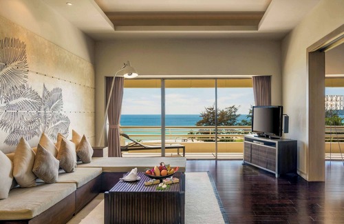 Karon Hotel | Pullman Phuket Karon Beach Resort