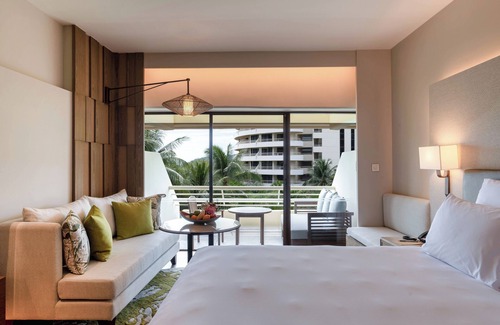 Karon Hotel | Pullman Phuket Karon Beach Resort