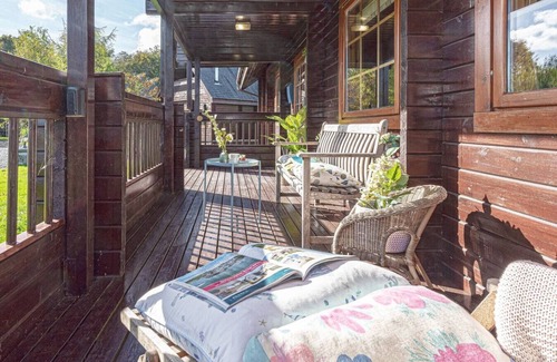 Tenby Cabin | Pumpkin Lodge · Scandi Cabin in Heart of Anglesey with Parking