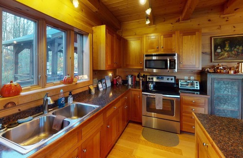 New Plymouth Cabin | Pumpkin Ridge Barn + Stable: 2 spaces, 1 rate, guest limits apply, 100 acres