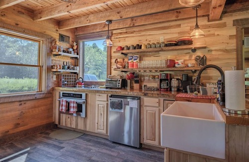 New Plymouth Cabin | Pumpkin Ridge Barn + Stable: 2 spaces, 1 rate, guest limits apply, 100 acres