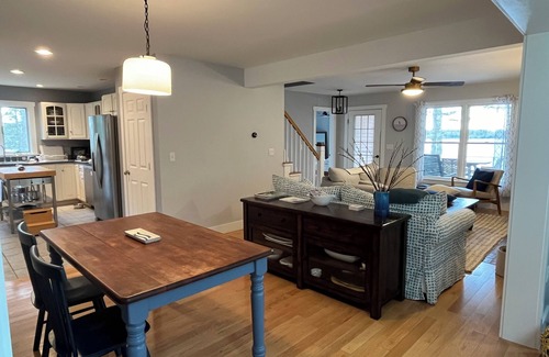 Round Pond House | Pumpkinfest Special! 300/night. Waterfront Round Pond Home