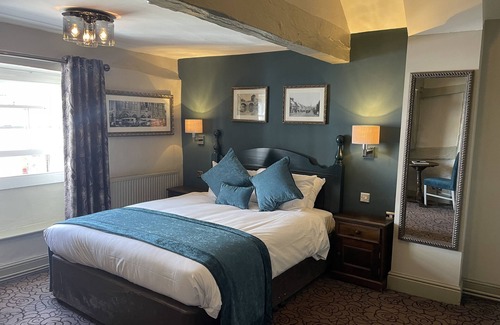 Monmouth Hotel | Punch House