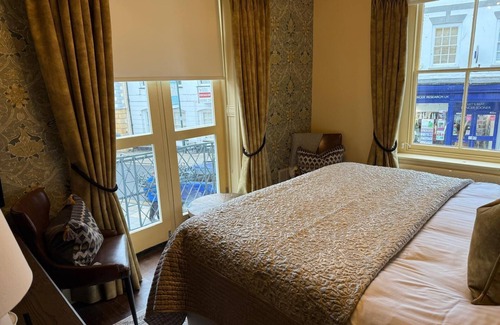 Monmouth Hotel | Punch House