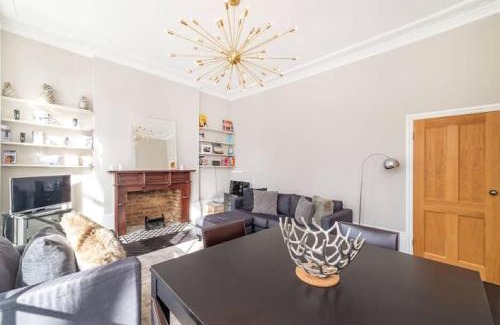 Camden Town with Primrose Hill Apartment | Punk Hip - Plush 1-Bed in Camden Town