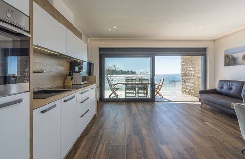 Lovrecica Apartment | Punta Mulino apartment A1 by the sea