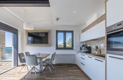 Lovrecica Apartment | Punta Mulino Apartment A4 by the sea