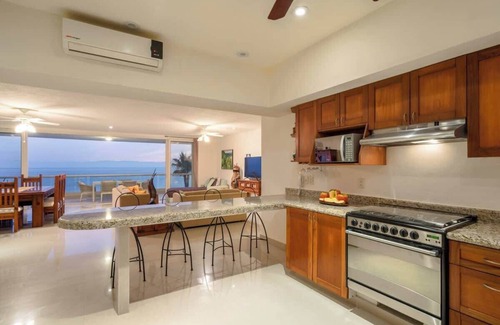 Emiliano Zapata Condo | Punta V 1 Paradise Beachfront:Steps to the Sand