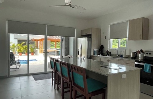Tambor House | Pura Vida Casa! Saltwater Pool + 2min Walk to Beach
