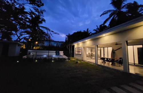 Parrita Villa | Pura Vida - Villa Elenita