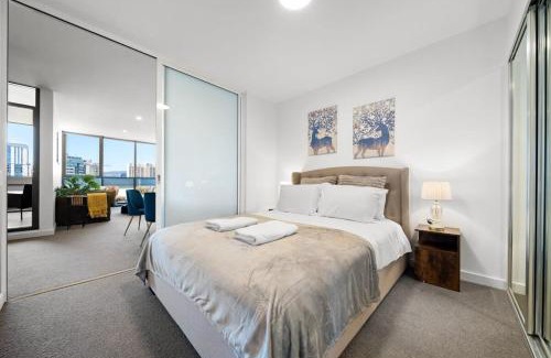 Adelaide Central Business District Apartment | Pure Luxury Modern CBD 1BR Apt ChinaTown Carpark
