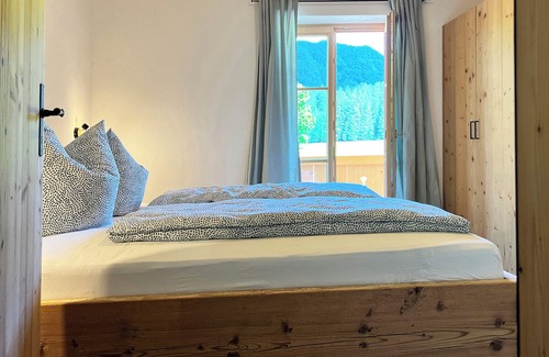 Hohenreuth Apartment | Pure relaxation in the Almbach vacation apartment: enjoyment of nature and coziness combined