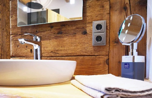 Hohenreuth Apartment | Pure relaxation in the Almbach vacation apartment: enjoyment of nature and coziness combined