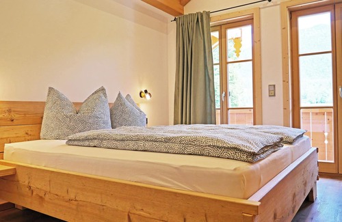 Hohenreuth Apartment | Pure relaxation in the Almbach vacation apartment: enjoyment of nature and coziness combined
