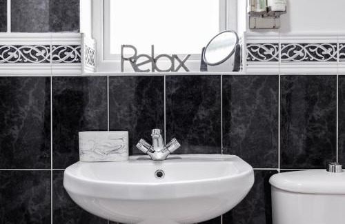 Purfleet Apartment | Purfleet, Grays - Cosy 2bd Apartment Lakeside