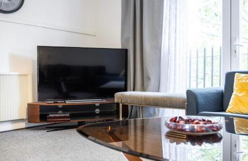 Purfleet Apartment | Purfleet, Grays - Cosy 2bd Apartment Lakeside