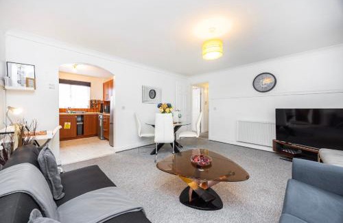 Purfleet Apartment | Purfleet, Grays - Cosy 2bd Apartment Lakeside