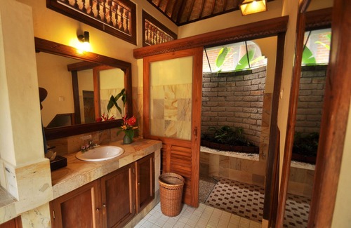 Munduk Hotel | Puri Lumbung Cottages, Restaurant & Spa