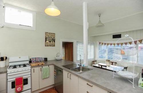 Napier House | Puriri Downtown Villa - Napier Holiday Home