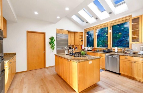 View Ridge House | Purple House w/Water View | 3 Decks | Gym | UW