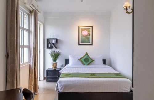 Hue City Centre Hotel | Purple Hue Charming Riverside Hotel