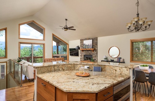 Woodland Park Ski Chalet | Purple Mountain Chalet - Hot Tub! - Views! - Playground! - Gameroom!