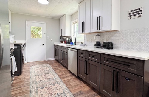 Sylva House | Purple Mountain Hideaway in Sylva is the perfect mountain getaway!