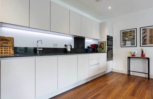 Putney Apartment | Putney Heath, by Veeve